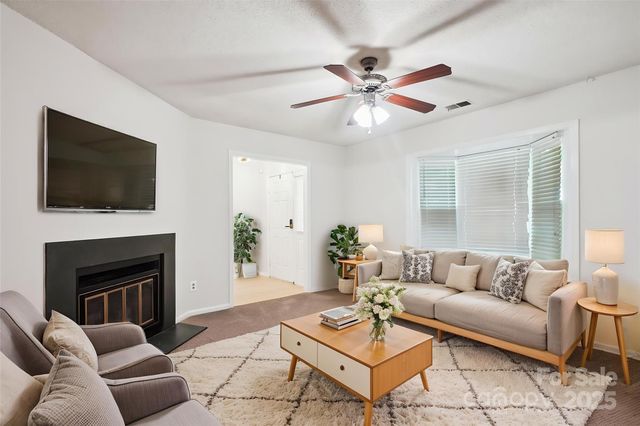 8322 Summerglen Circle, Charlotte, NC 28227