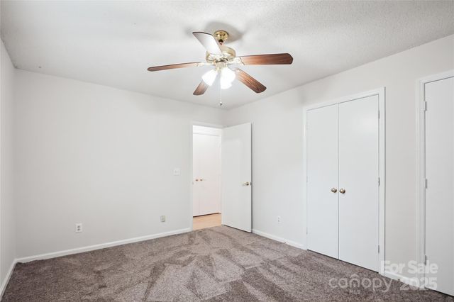 8322 Summerglen Circle, Charlotte, NC 28227