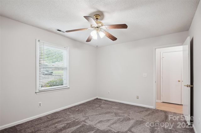 8322 Summerglen Circle, Charlotte, NC 28227