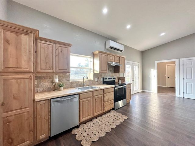 420 W Forest Boulevard, Mcloud, OK 74851