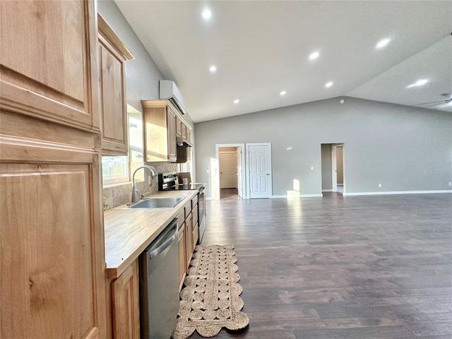 420 W Forest Boulevard, Mcloud, OK 74851