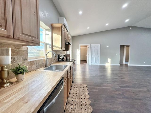 420 W Forest Boulevard, Mcloud, OK 74851