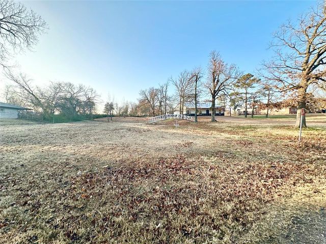 420 W Forest Boulevard, Mcloud, OK 74851