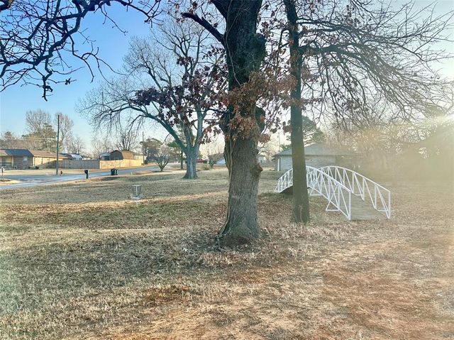 420 W Forest Boulevard, Mcloud, OK 74851