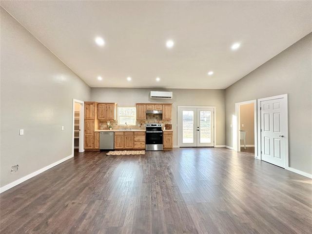 420 W Forest Boulevard, Mcloud, OK 74851