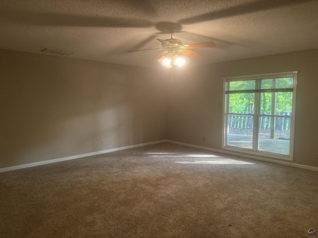 411 Wexford Circle, Bonaire, GA 31005