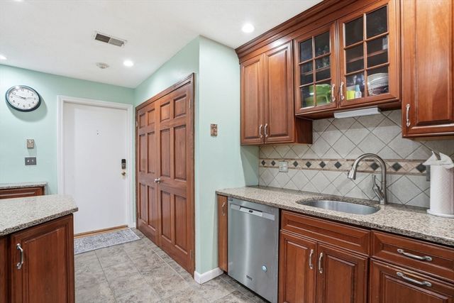 11 Royal Lake Dr 6, Braintree, MA 02184