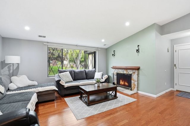 11 Royal Lake Dr 6, Braintree, MA 02184