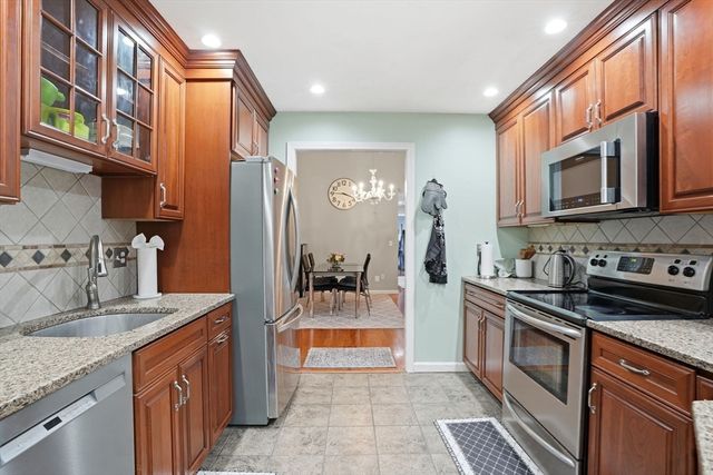 11 Royal Lake Dr 6, Braintree, MA 02184