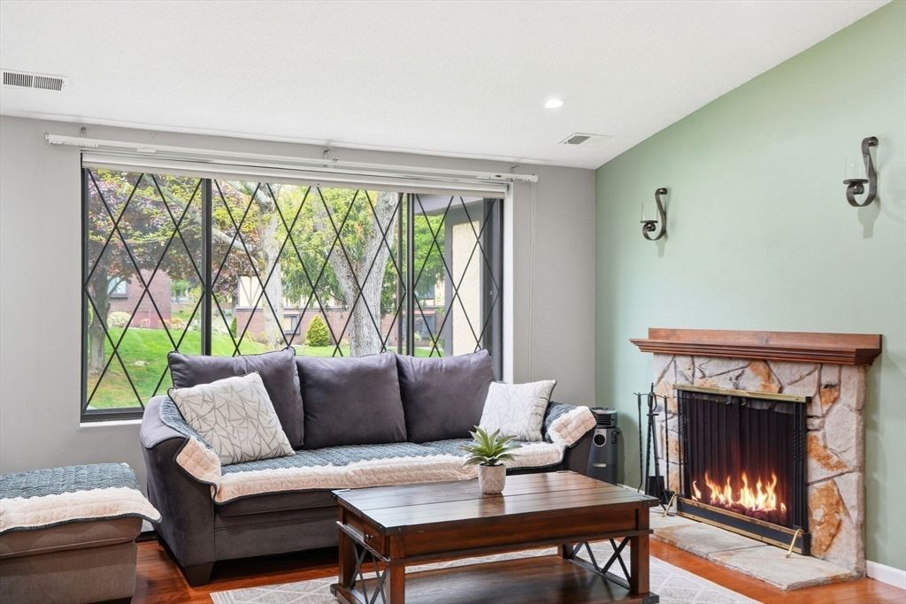 11 Royal Lake Dr 6, Braintree, MA 02184