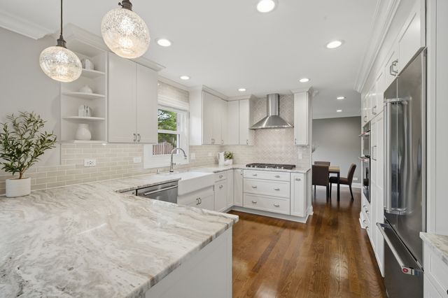 1022 Hobson Drive, Buffalo Grove, IL 60089