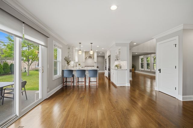 1022 Hobson Drive, Buffalo Grove, IL 60089
