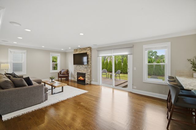 1022 Hobson Drive, Buffalo Grove, IL 60089