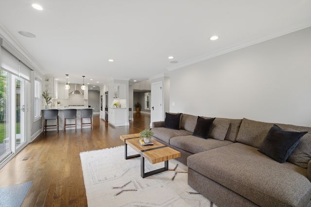 1022 Hobson Drive, Buffalo Grove, IL 60089