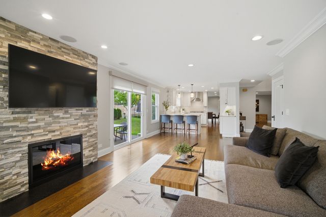 1022 Hobson Drive, Buffalo Grove, IL 60089