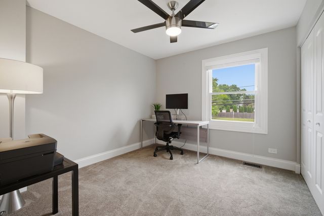 1022 Hobson Drive, Buffalo Grove, IL 60089