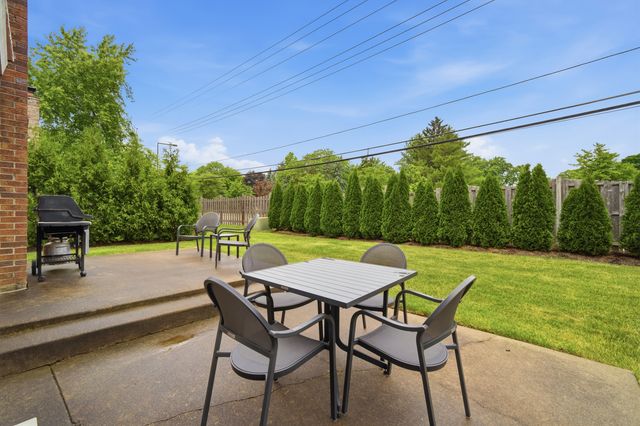 1022 Hobson Drive, Buffalo Grove, IL 60089