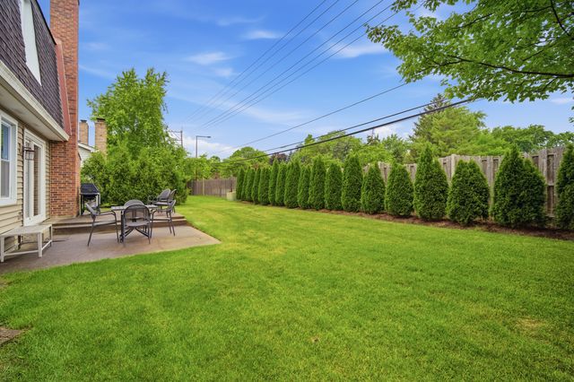 1022 Hobson Drive, Buffalo Grove, IL 60089
