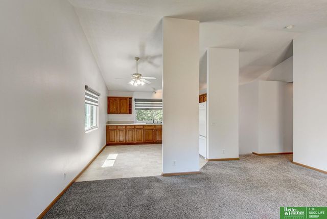 807 Edgewater Drive, Papillion, NE 68046