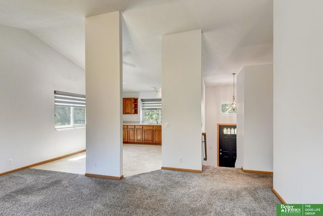 807 Edgewater Drive, Papillion, NE 68046