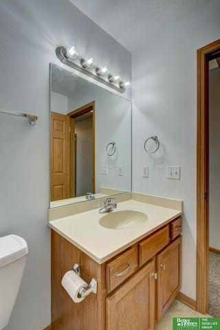 807 Edgewater Drive, Papillion, NE 68046