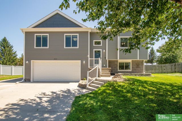 807 Edgewater Drive, Papillion, NE 68046