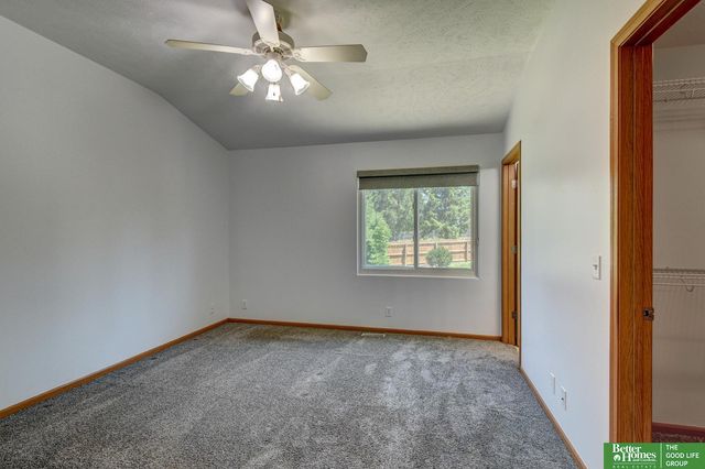 807 Edgewater Drive, Papillion, NE 68046