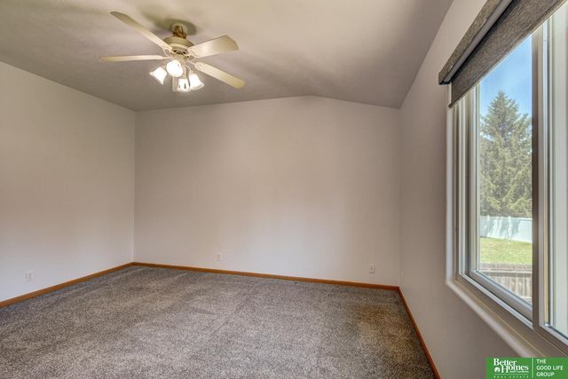807 Edgewater Drive, Papillion, NE 68046