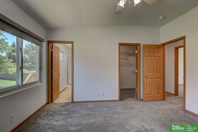 807 Edgewater Drive, Papillion, NE 68046