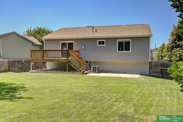 807 Edgewater Drive, Papillion, NE 68046