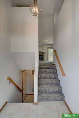 807 Edgewater Drive, Papillion, NE 68046