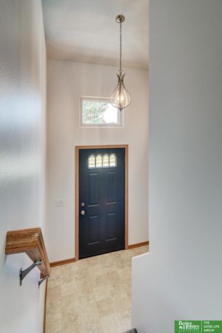 807 Edgewater Drive, Papillion, NE 68046