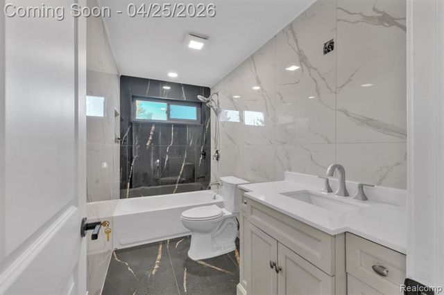 9498 Bassett Street, Livonia, MI 48150