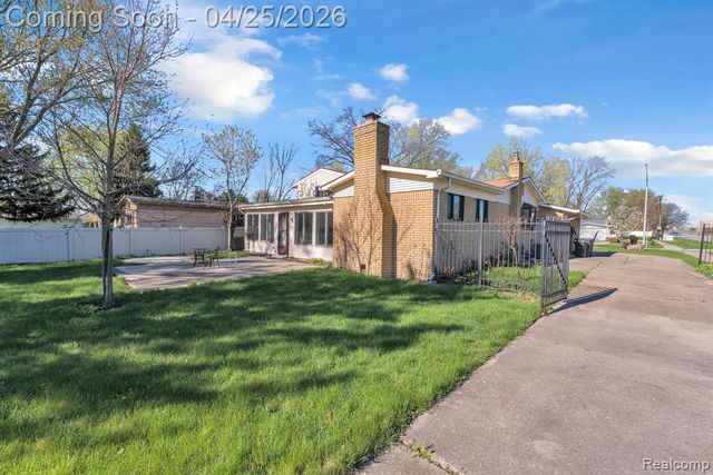 9498 Bassett Street, Livonia, MI 48150
