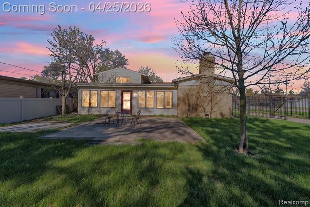 9498 Bassett Street, Livonia, MI 48150