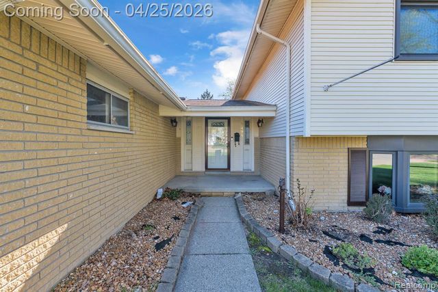 9498 Bassett Street, Livonia, MI 48150