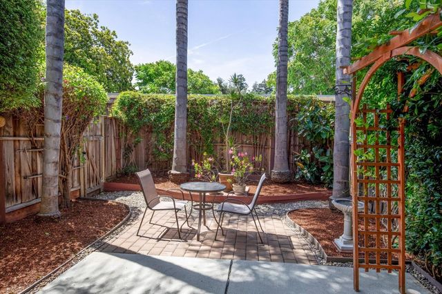 103 Missiion, East Palo Alto, CA 94303