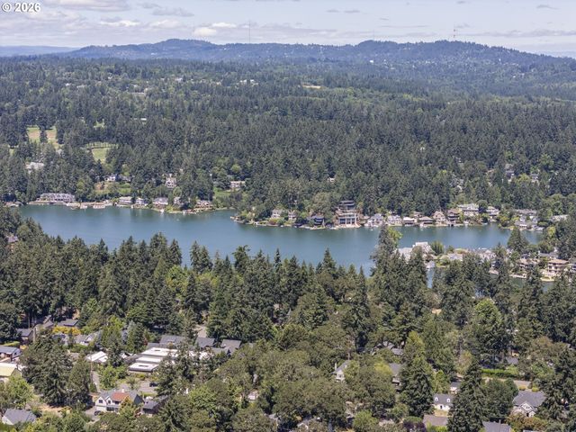 1249 LARCH St, Lake Oswego, OR 97034