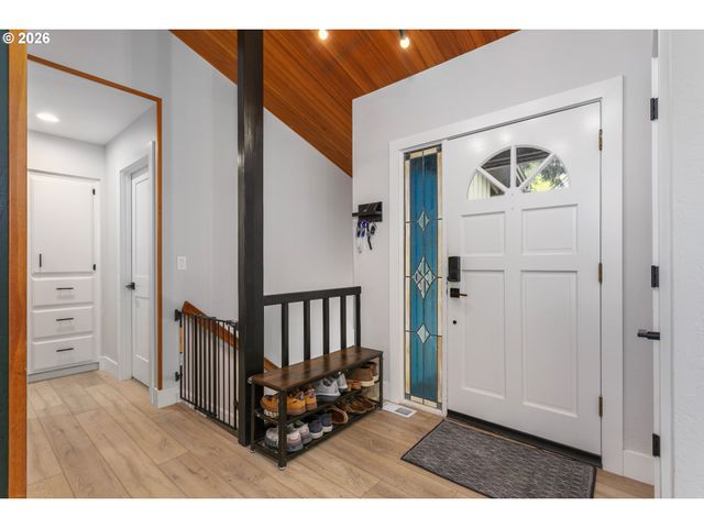 1249 LARCH St, Lake Oswego, OR 97034