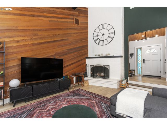 1249 LARCH St, Lake Oswego, OR 97034