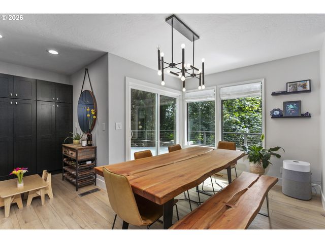 1249 LARCH St, Lake Oswego, OR 97034