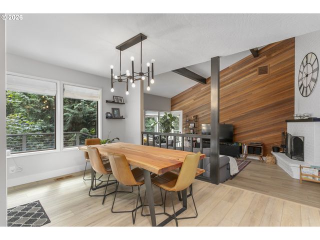 1249 LARCH St, Lake Oswego, OR 97034