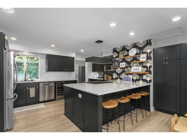 1249 LARCH St, Lake Oswego, OR 97034