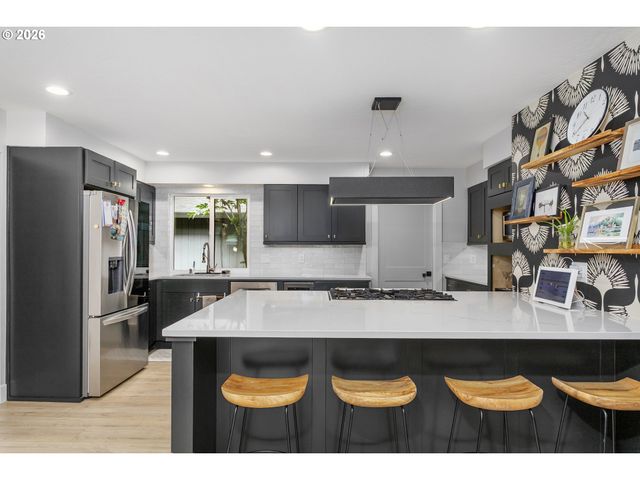 1249 LARCH St, Lake Oswego, OR 97034