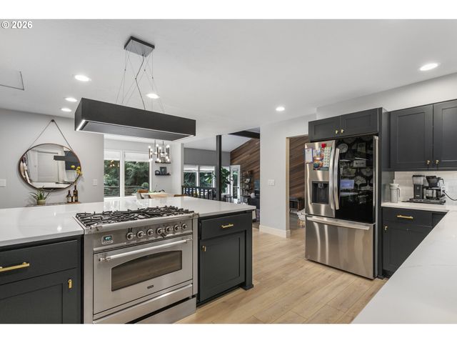 1249 LARCH St, Lake Oswego, OR 97034