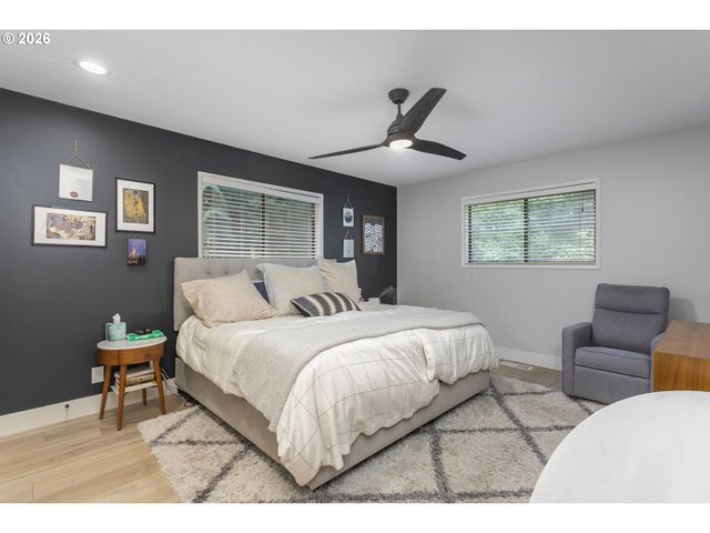 1249 LARCH St, Lake Oswego, OR 97034