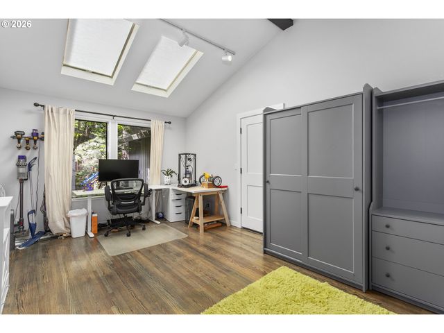 1249 LARCH St, Lake Oswego, OR 97034