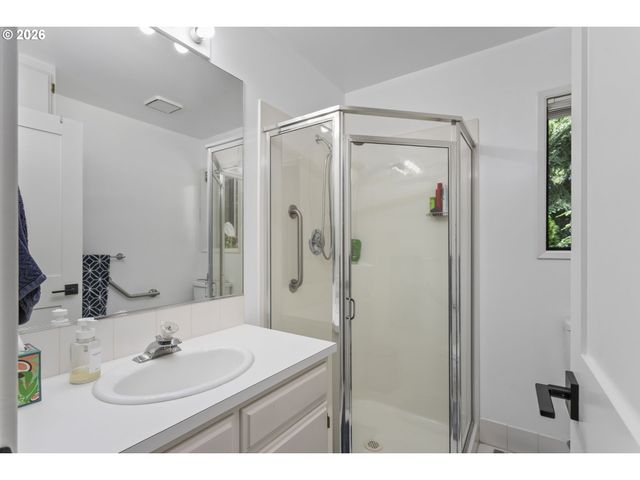 1249 LARCH St, Lake Oswego, OR 97034