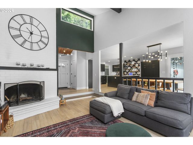 1249 LARCH St, Lake Oswego, OR 97034