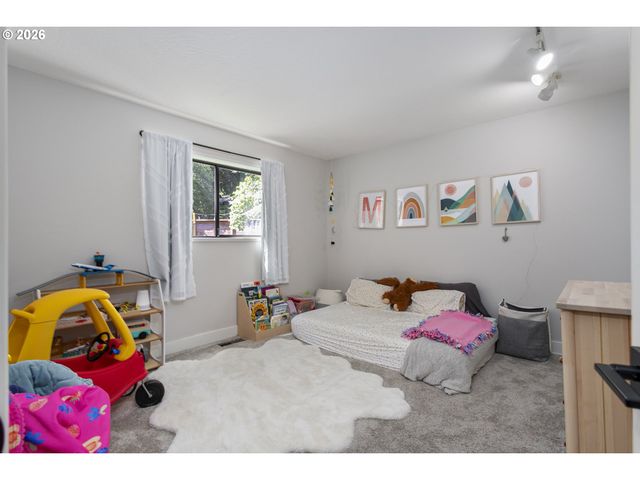 1249 LARCH St, Lake Oswego, OR 97034